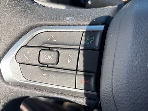 Used 2025 Jeep Compass Latitude image 14