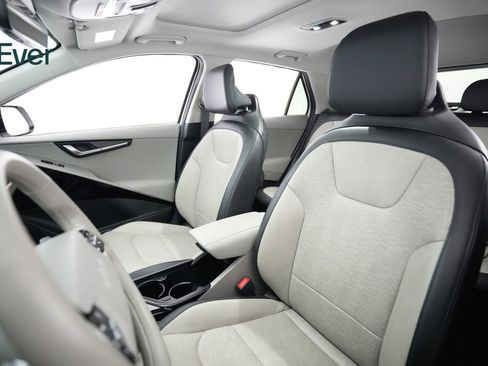 Used 2023 Kia Niro Wave w/ Wave Preserve Package image 4