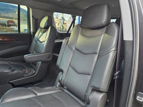 Used 2015 Cadillac Escalade ESV Luxury image 18