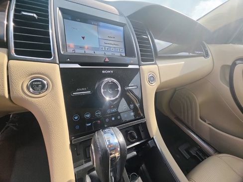 Used 2018 Ford Taurus Limited FWD image 21
