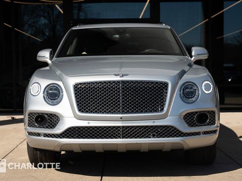 Used 2020 Bentley Bentayga Plug-In Hybrid image 5