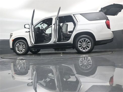 Used 2022 GMC Yukon SLT w/ SLT Luxury Package image 53