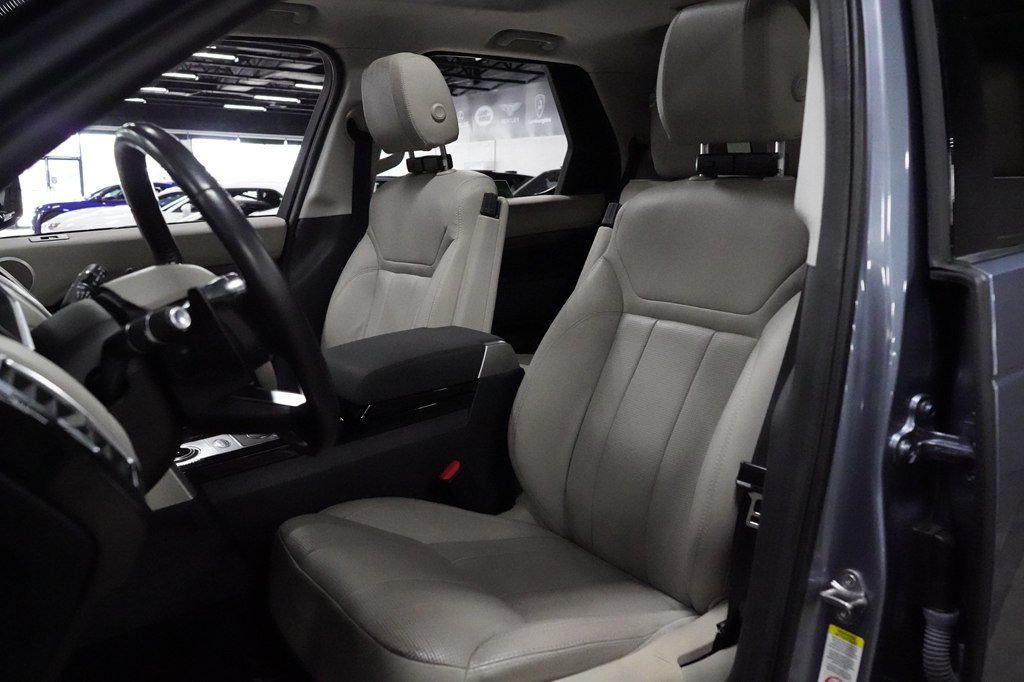 Used 2018 Land Rover Discovery HSE AWD/4WD image 12
