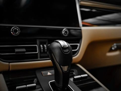 Used 2022 Porsche Macan S AWD/4WD image 24