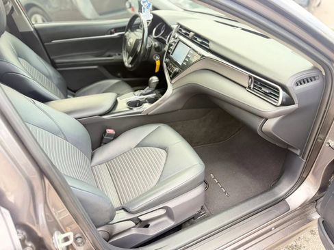 Used 2019 Toyota Camry SE FWD image 16