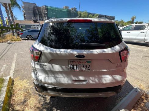 Used 2018 Ford Escape SE FWD image 5
