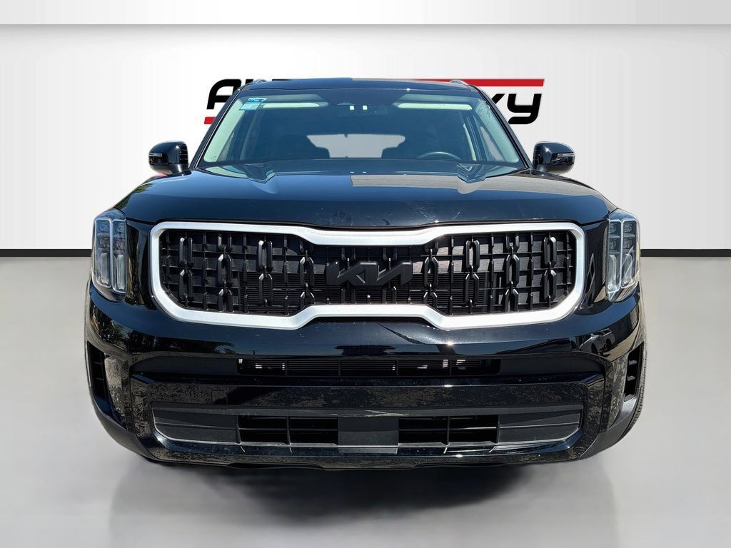 Used 2024 Kia Telluride EX w/ EX Captain's Chair Package AWD/4WD image 2
