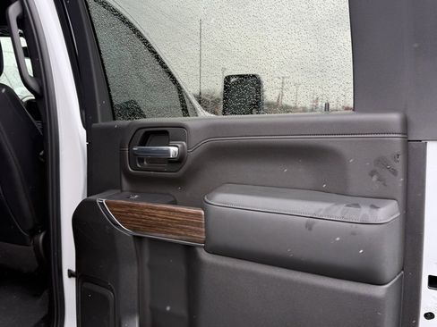 Used 2023 Chevrolet Silverado 2500 High Country w/ Safety Package II image 16