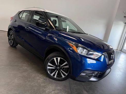 Used 2018 Nissan Kicks SV FWD image 29