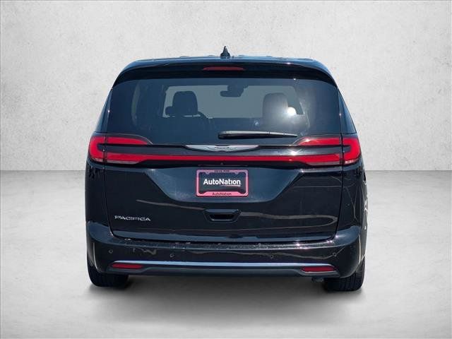 Used 2024 Chrysler Pacifica Touring-L FWD image 7