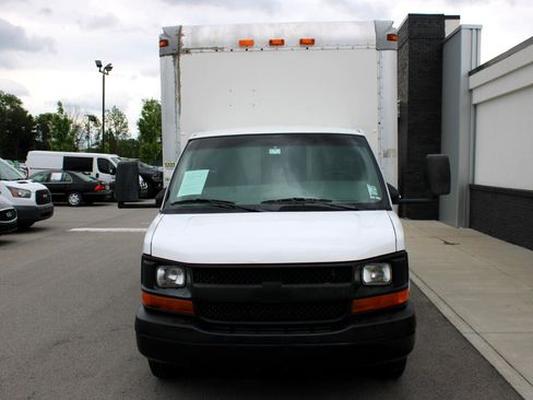 Used 2010 Chevrolet Express 3500 Extended image 2