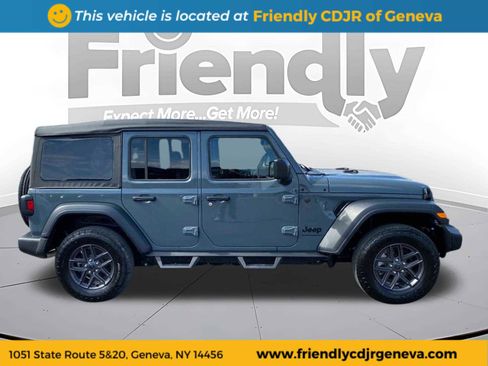 Used 2025 Jeep Wrangler Sport S image 4