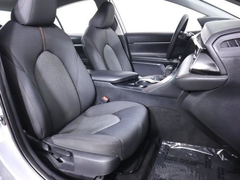 Used 2019 Toyota Camry LE FWD image 35