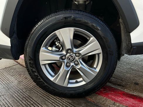 Used 2025 Toyota RAV4 XLE image 9