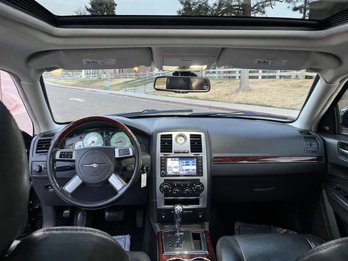 Used 2009 Chrysler 300 C w/ Luxury Group II AWD/4WD image 14