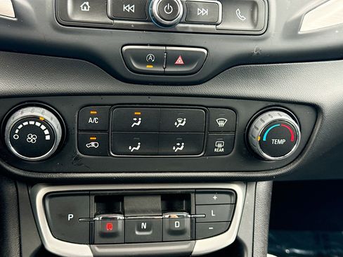 Used 2023 GMC Terrain SLE w/ Elevation Edition FWD image 33