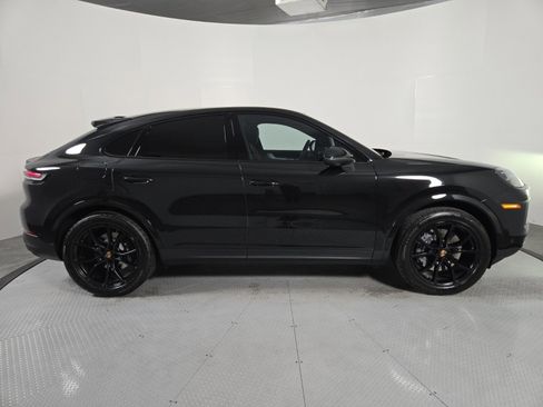 Used 2025 Porsche Cayenne Coupe image 4