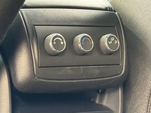 Used 2017 Chevrolet Traverse LT w/ Style and Technology Package FWD image 21