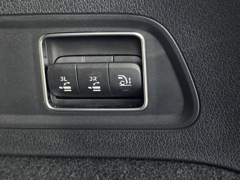 Used 2026 Mercedes-Benz GLS 450 4MATIC image 25