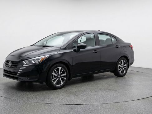 Used 2025 Nissan Versa SV image 3
