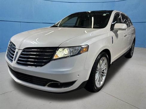 Used 2019 Lincoln MKT AWD image 5