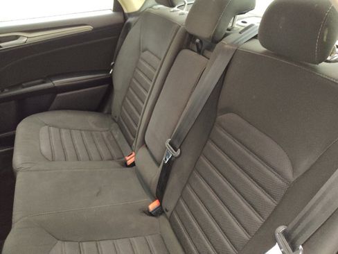 Used 2020 Ford Fusion SE FWD image 18