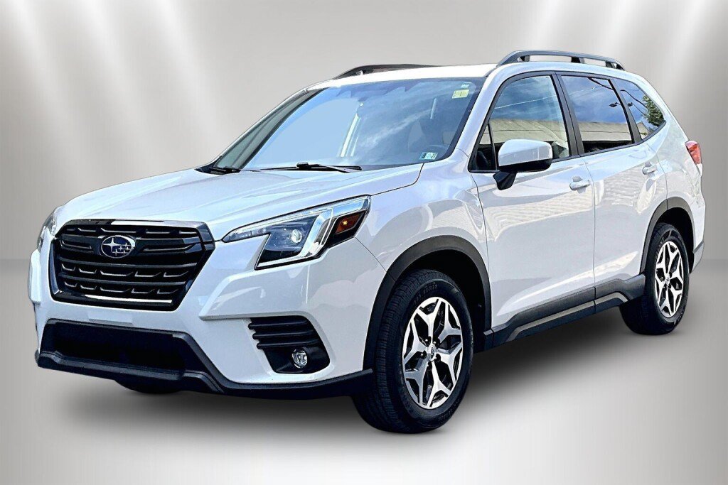 Certified 2024 Subaru Forester Premium AWD/4WD image 3