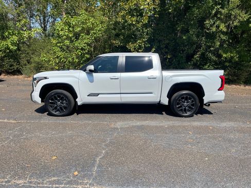 Used 2024 Toyota Tundra Platinum AWD/4WD image 2