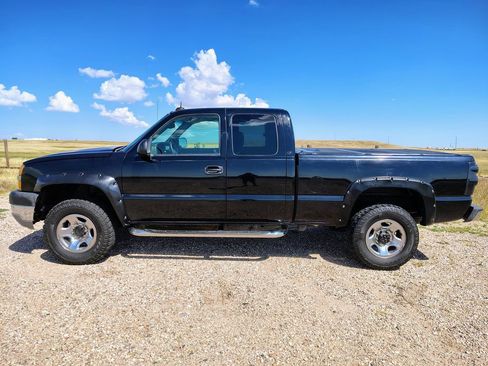 Used 2004 Chevrolet Silverado 2500 LT w/ Skid Plate Package AWD/4WD image 2