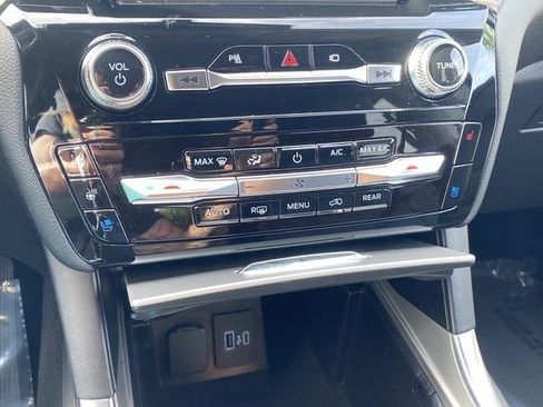 Used 2023 Ford Explorer Limited AWD/4WD image 28