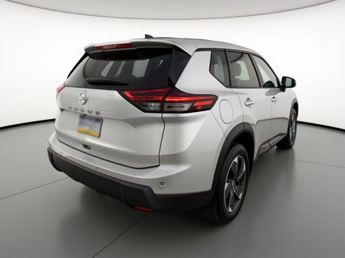 Used 2025 Nissan Rogue SV image 9