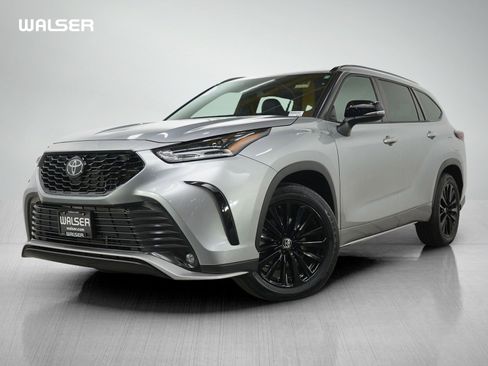 Used 2025 Toyota Highlander XSE image 1