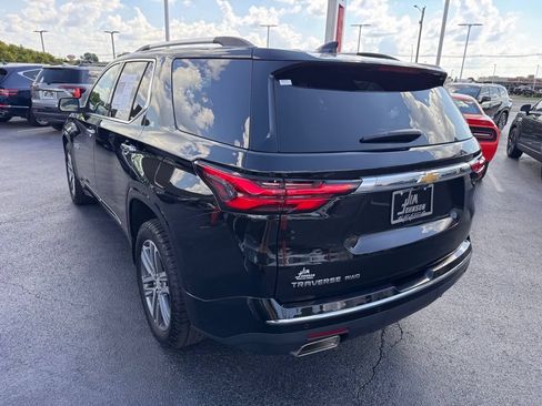 Used 2023 Chevrolet Traverse High Country AWD/4WD image 3