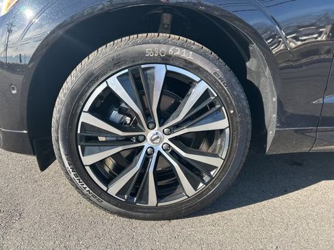Certified 2025 Volvo XC60 B5 Plus image 9