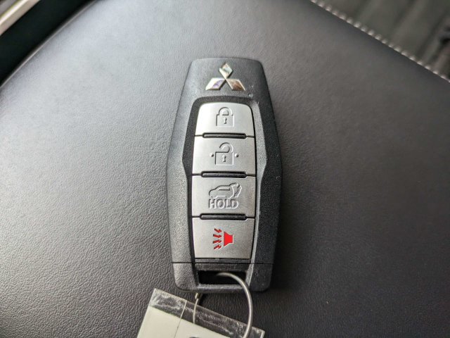 Used 2023 Mitsubishi Outlander SE FWD image 32