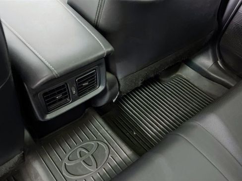 Used 2021 Toyota Venza Limited image 25