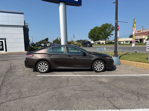 Used 2019 Toyota Camry LE FWD image 2