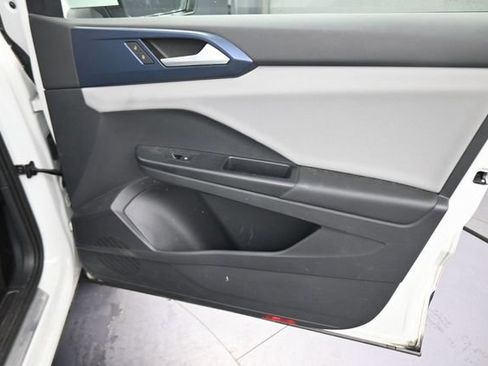 Used 2022 Volkswagen Taos SE AWD/4WD image 13