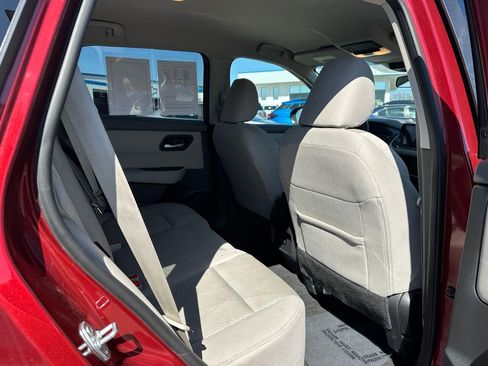 Used 2025 Nissan Rogue SV image 12