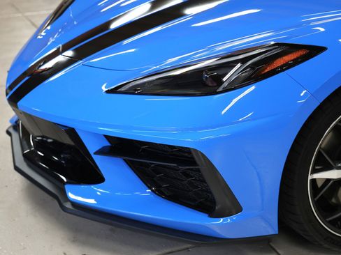 Used 2021 Chevrolet Corvette Stingray Convertible w/ Z51 Performance Package image 13