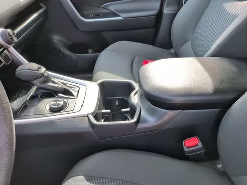 Certified 2025 Toyota RAV4 LE image 27