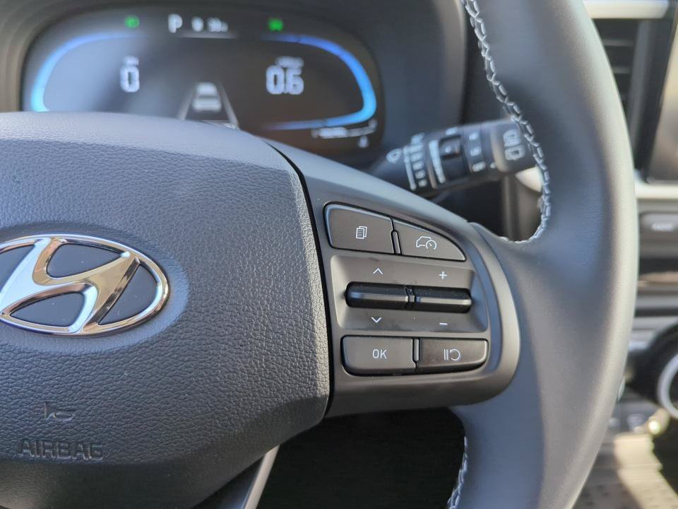 Certified 2026 Hyundai Venue SEL FWD image 29