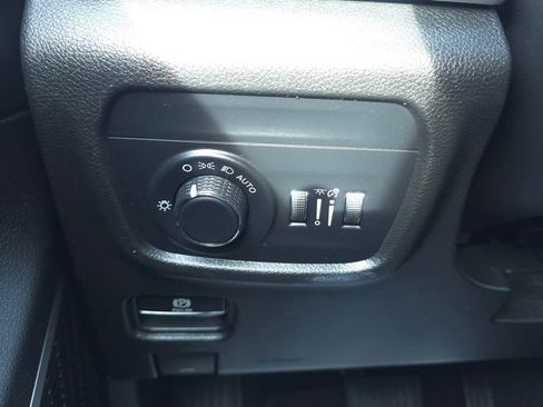 Used 2022 Jeep Grand Cherokee Altitude AWD/4WD image 29