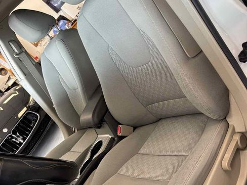 Used 2010 Ford Fusion SE FWD image 21