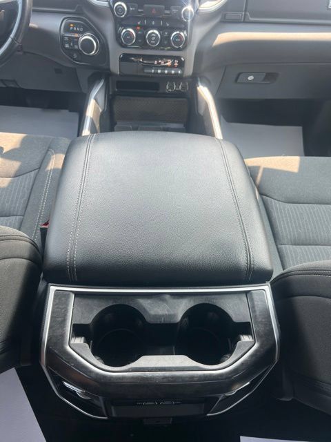 Used 2022 RAM 1500 4x4 Crew Cab image 17