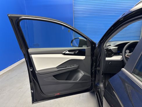 New 2026 Volkswagen Taos S image 9