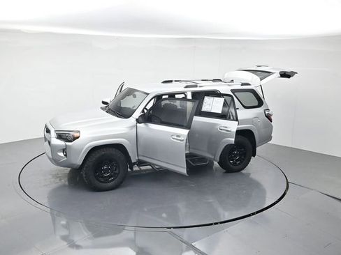 Used 2022 Toyota 4Runner SR5 AWD/4WD image 46