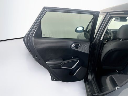 Used 2025 Kia Soul LX w/ LX Technology Package FWD image 26