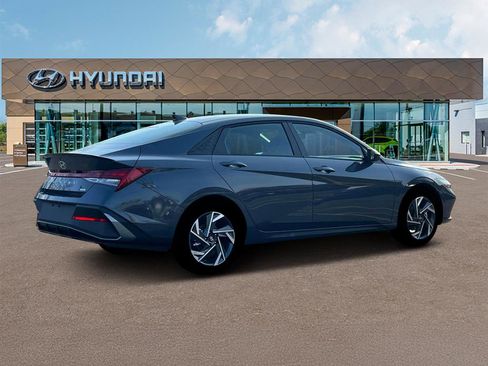 New 2025 Hyundai Elantra SEL image 8