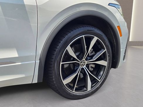 Used 2024 Volkswagen Tiguan SEL R-Line AWD/4WD image 4